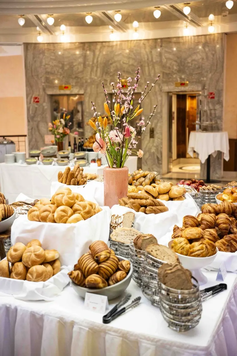 Gäste beim Sonntagsbrunch im edison Kultursalon