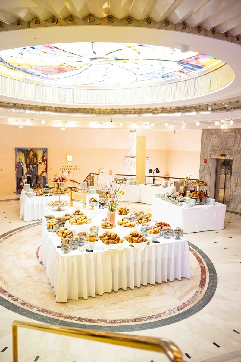 Bühne und Kulturprogramm im edison Kultursalon