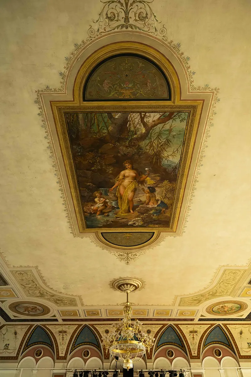 Publikum im Festsaal des Congress Center Baden